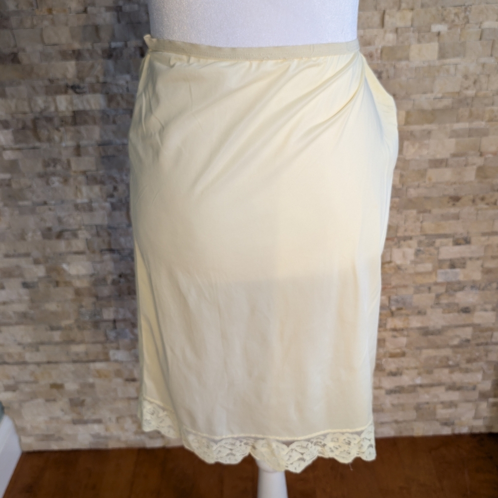 Vintage Yellow Nylon Half Slip with Floral Embroidery Scalloped Lace Trim Sz Med - Picture 12 of 12